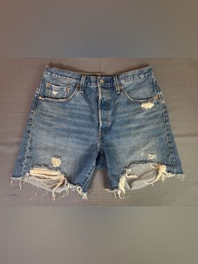 Levi’s 501 Cut Off Shorts Women’s 31 Medium Wash Distressed High Rise Denim Raw